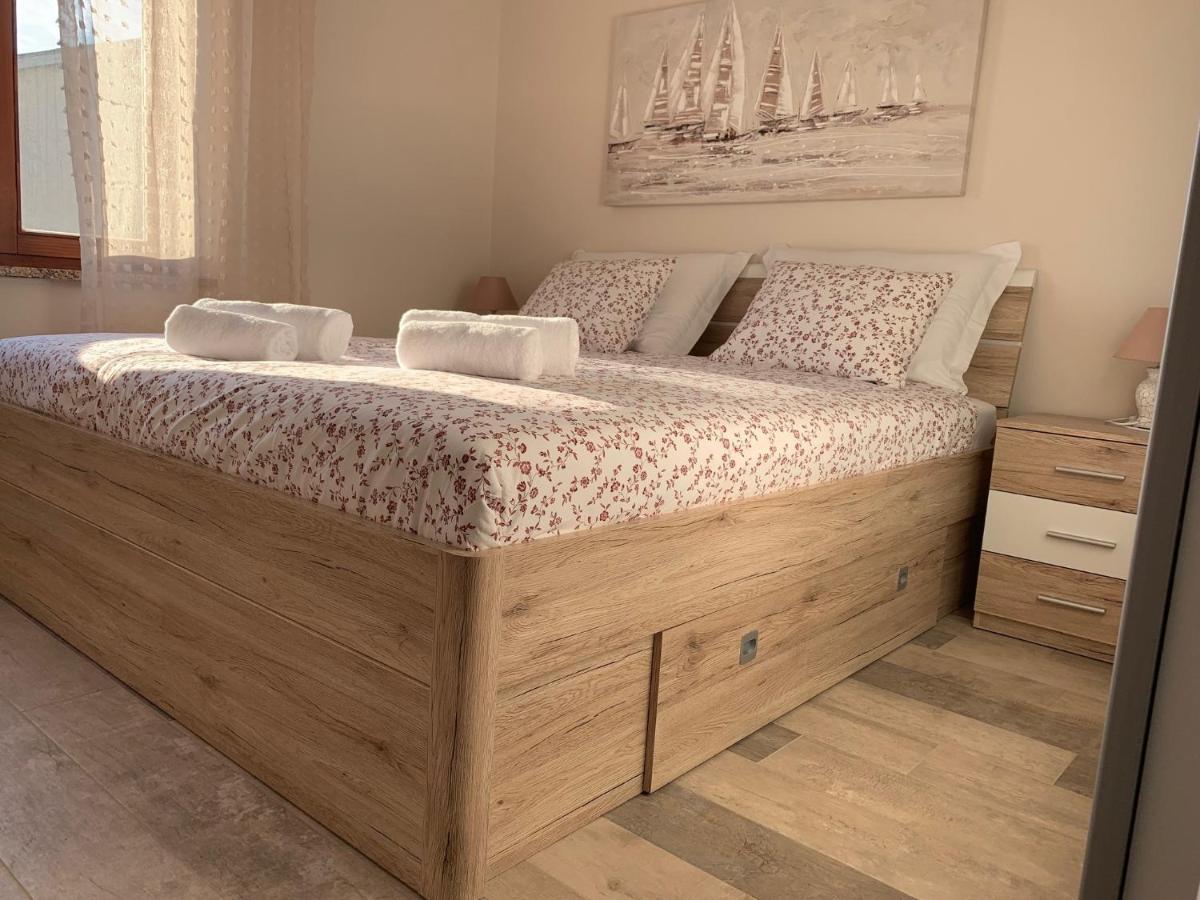 Family Friendly Apartments With A Swimming Pool Povljana, Pag - 244 Exterior photo